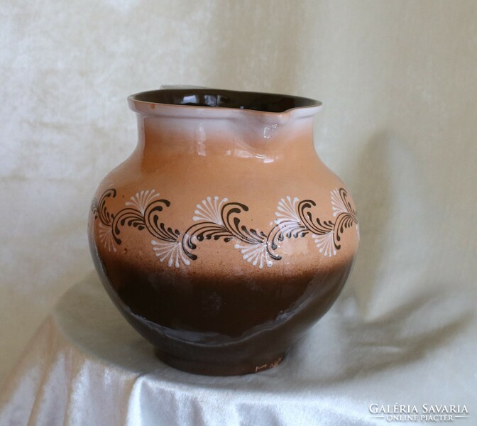 Pot-bellied earthenware jug with a folk motif - 2 liters