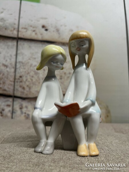 Little girls reading Hollóháza porcelain v0