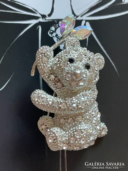 Teddy bear brooch decorated with very shiny crystals