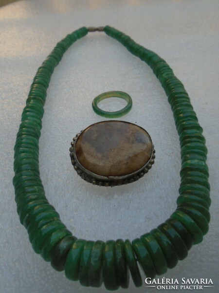 Dark green Chinese art deco jade-jadeite necklace from the 19th-20th centuries. No. Re-laced from the beginning