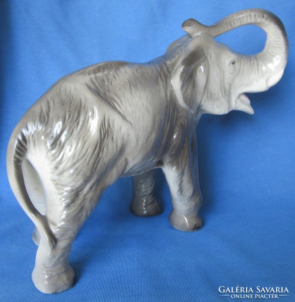 Sitzendorf porcelain elephant, marked, 18 cm high, 22 cm long, manufacturing defect