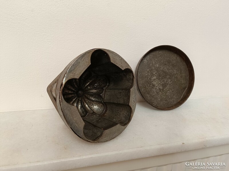 Antik konyhai eszköz patinás fém cukrász kuglóf forma 935 7617