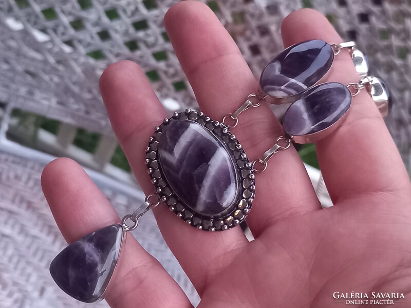 Silver necklaces with chevron amethyst stone!! A real specialty!
