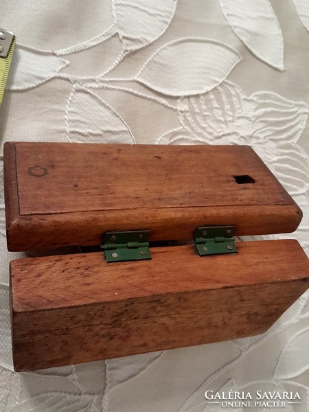 Brass weights, complete kit. In a wooden box, for an old scale from the 1920s-30s