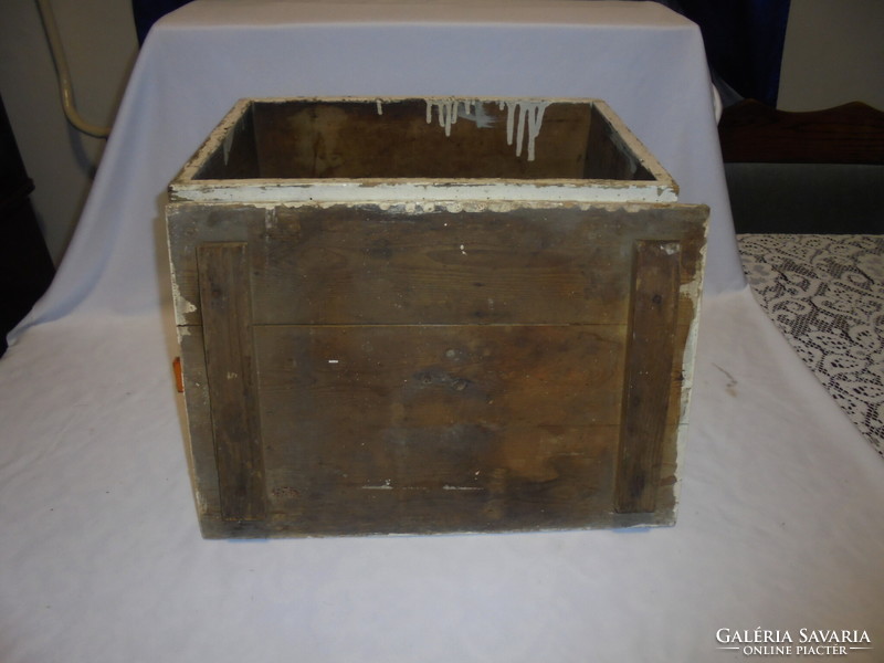 Old pine box with a lid - anno for shoe cleaners