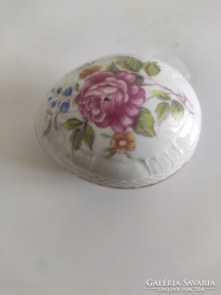 Hóllóháza porcelain egg decorated with flowers