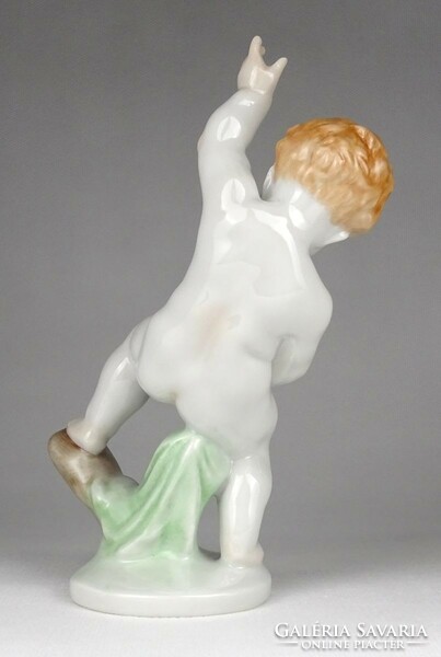 1N577 Régi Herendi porcelán pisilő fiú figura 18 cm