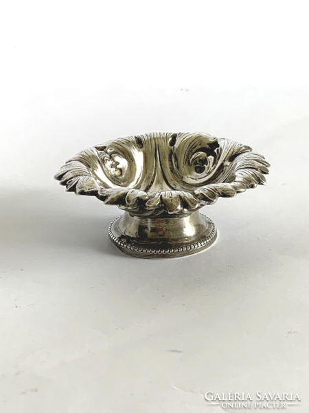Silver spice holder with acanthus leaves