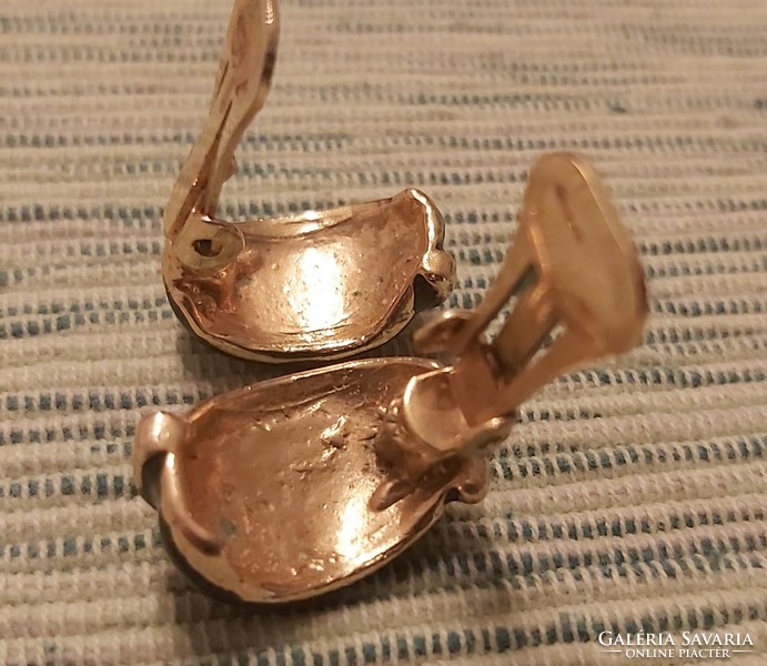 Women's bijou clip-on earrings, new, never worn.