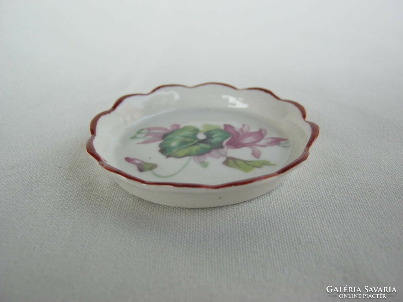 Aquincumi porcelán tavi rózsás gyűrűtartó tálka