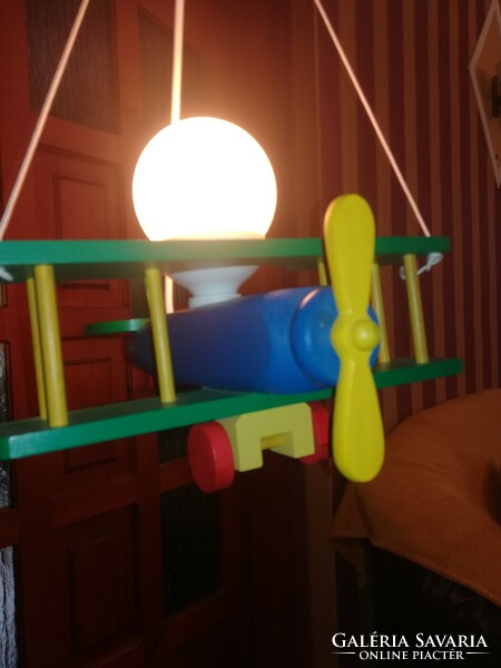 Gyerek szobába, Hellux, színes repülő lámpa, 34 cm hosszú és 34 cm széles