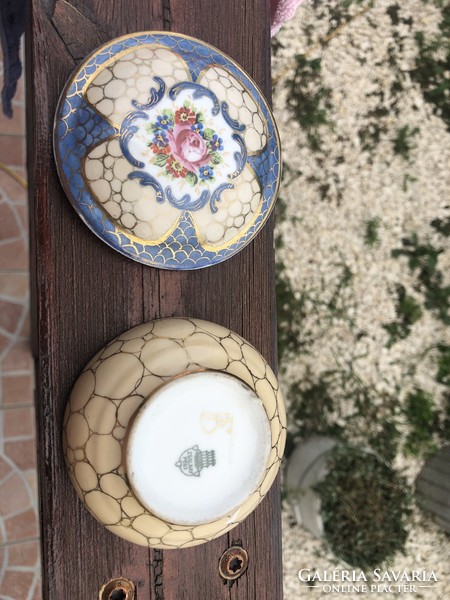 Zsolnay porcelán bonbonier.