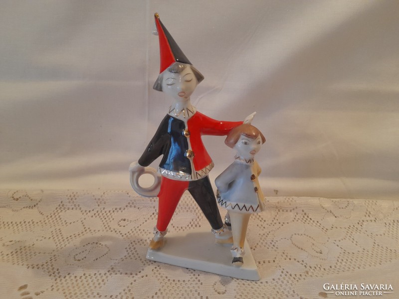 A pair of Hollóháza art-deco porcelain figurines