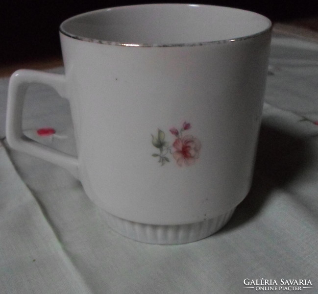 Zsolnay porcelán, szoknyás (teás) bögre 3.: mezei virág