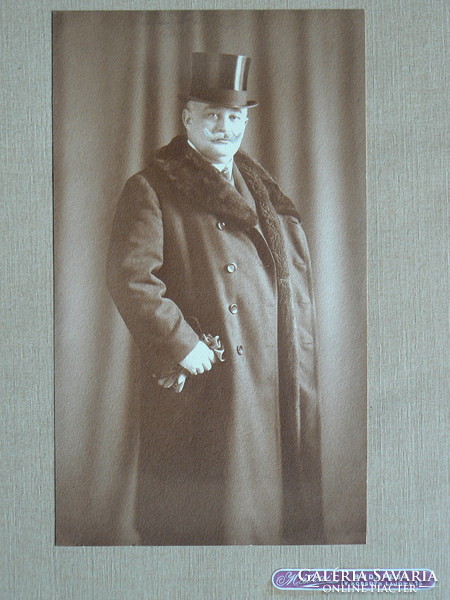 ELEGÁNS FŐÚRI SZEMÉLY PORTRÉJA, (Mátrai Műterem, Bp. Kossuth L. u. 15.) 1930 körül, (2db. 28X18 cm)