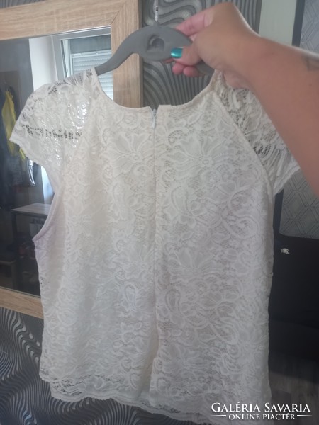Size M elegant lace top with Japanese sleeves.