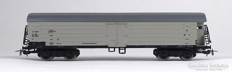 1N817 PIKO fedett teher vagon 4 tengelyes hűtőkocsi dobozában H0