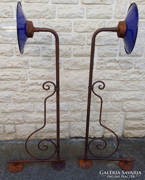 Huge cast iron wall arm, wall lamp outdoor indoor. Wall chandelier. Decorative back plate, the arm 1m10 cm
