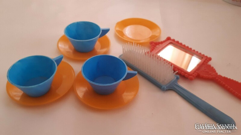 Retro plastic toys for doll house coffee cups