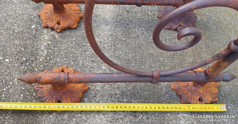Huge cast iron wall arm, wall lamp outdoor indoor. Wall chandelier. Decorative back plate, the arm 1m10 cm