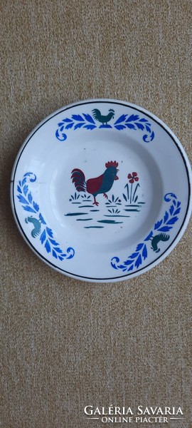 Small wall plate with a rooster