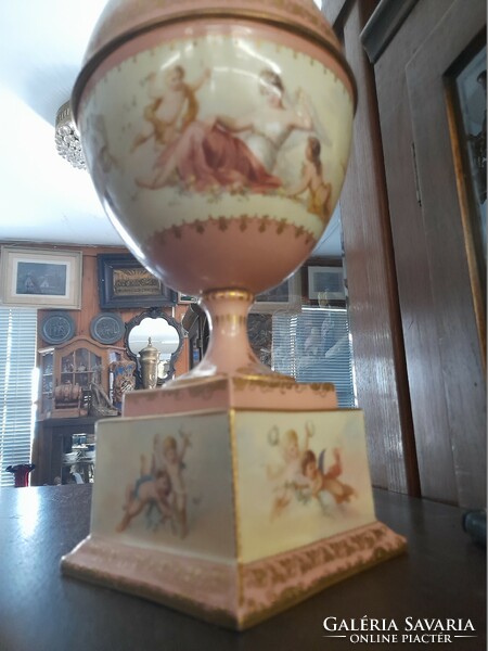 Alt wien austria footed egg, putto porcelain tray painted by michael köhler 1812-1862. 36 Cm.