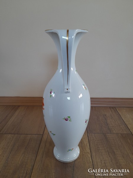 A large vase with an old Herend kitty pattern