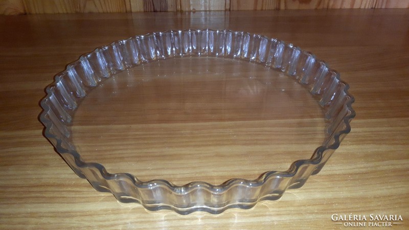 Transparent glass cake serving tray