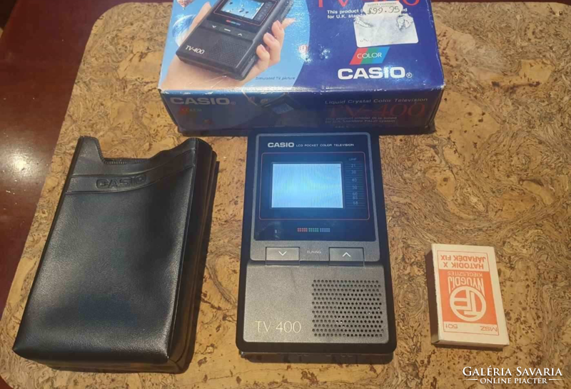 Casio tv-400 mini color LCD television in scratch-free condition in box with papers