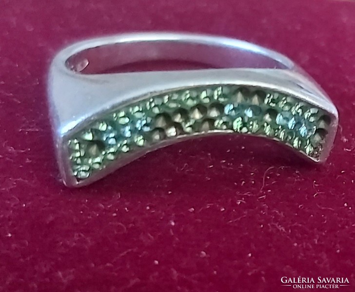 Női ezüst gyűrű, ezüst és zöldszínű kövekkel
