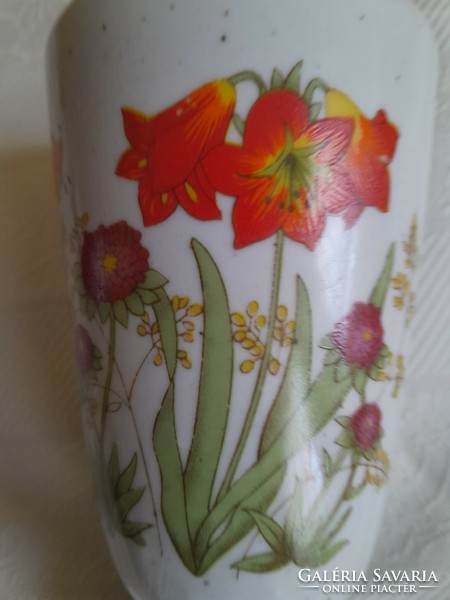 Pedestal vase with field flowers