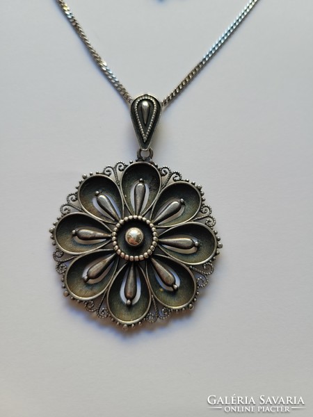 Filigree silver daisy pendant with chain, large!