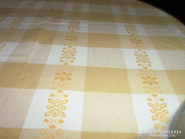 Retro floral cappuccino-white checkered tablecloth