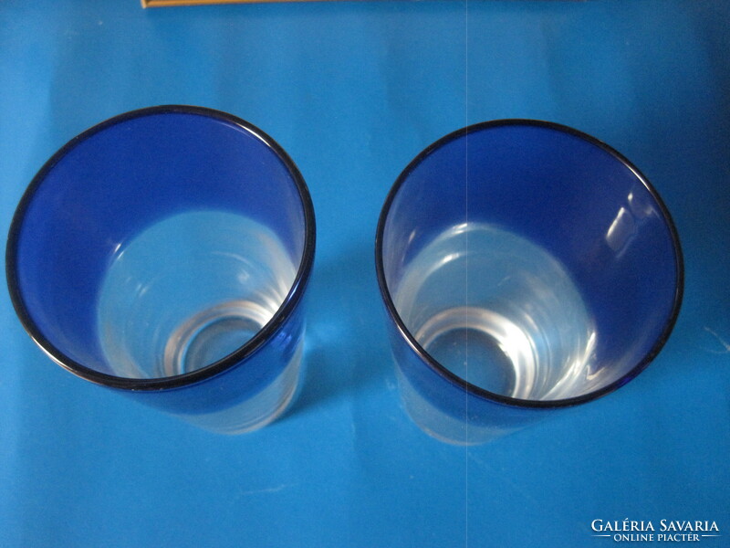 Nagyon szép,két színű nagyméretű vizes poharak.