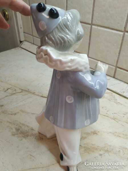 Kerámia szobor eladó! Hegedülő bohóc kislány szobor eladó! 33 cm