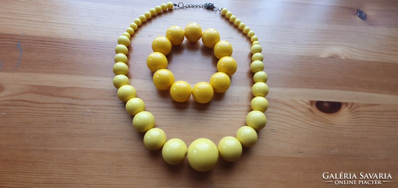 Yellow necklace + bracelet