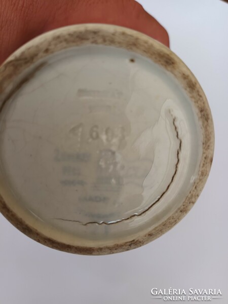 The vase with the family seal of Zsolnay is damaged