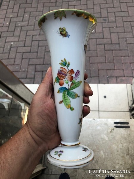 Herendi porcelán Viktória mintás váza, 20 cm-es nagyságú.