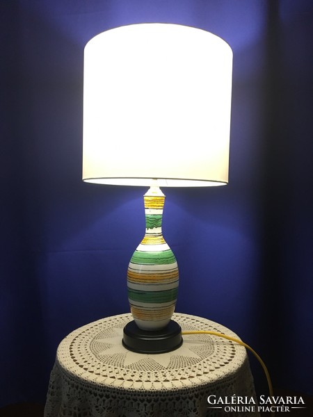 Hangulatos , dekoratív kerámia asztali lámpa