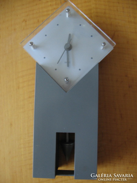 Modern design asztali ingás óra