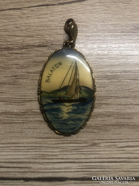 Retro balaton pendant with a picture of a sailboat.