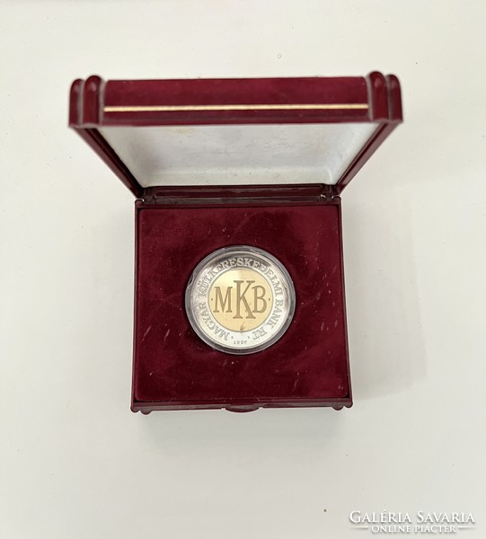 Ferenc Lebó (1960-) 1997. Commemorative medal marked 'Mkb magyar kükerkesdelmi bank rt' in decorative case