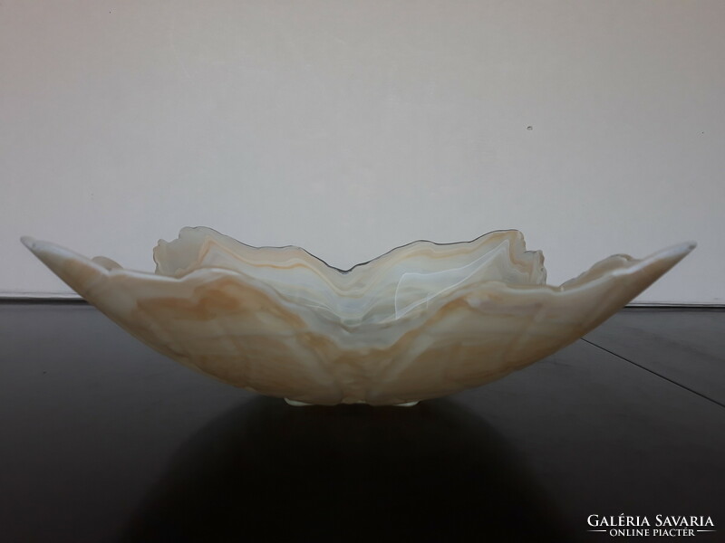 Beautiful marked bowl from Murano with a cream-colored marbled pattern