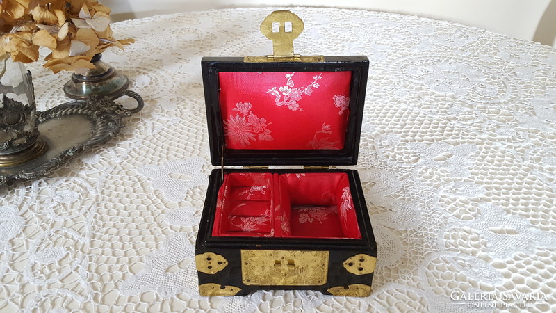 Chinese lacquer box for jewelry with mother-of-pearl inlay