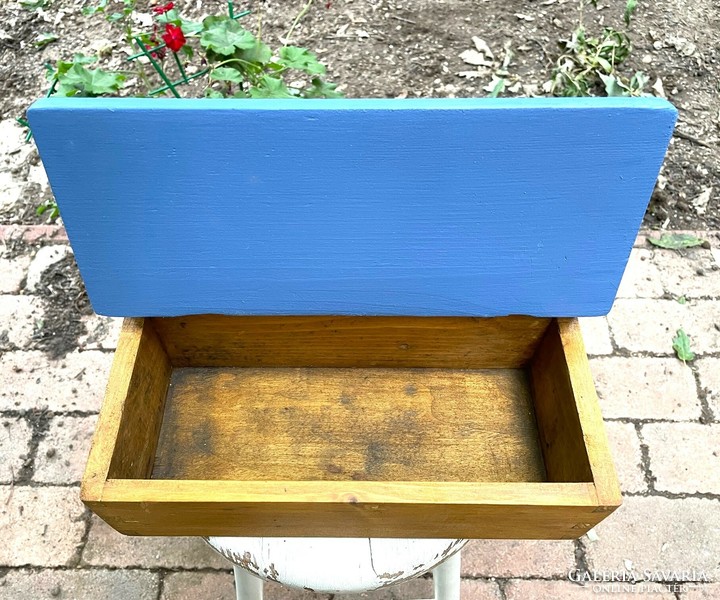 Small wall-mounted wooden storage box, blue/brown with opening top