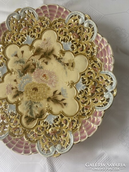 Zsolnay wall plate with openwork flower pattern