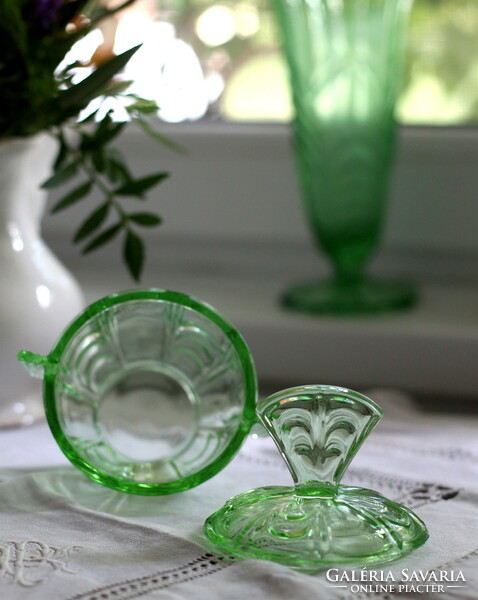 Art deco uránüveg, uránzöld pipere üveg, tároló, fedeles üveg tároló