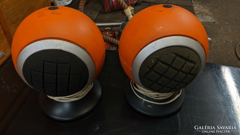 Beag sphere speakers