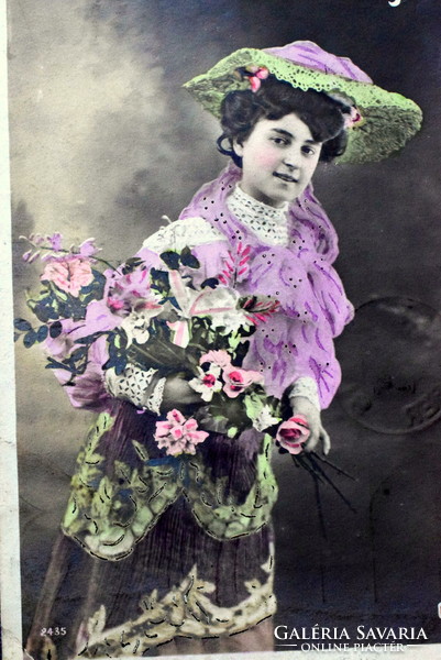 Antik fotó képeslap  hölgy virággal