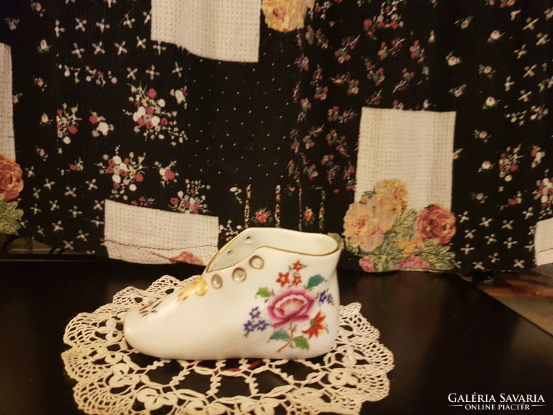 Herend, marked porcelain small shoes, preserved in good condition (collector's pieces.)